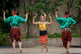 Dances from Thailand in Chile